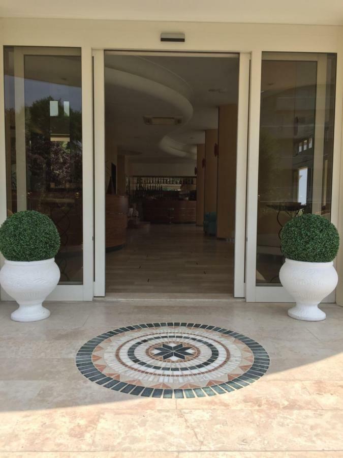Hotel La Rosa Cattolica Esterno foto