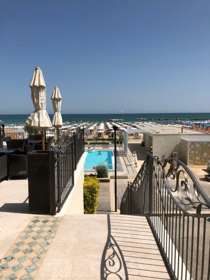 Hotel La Rosa Cattolica Esterno foto